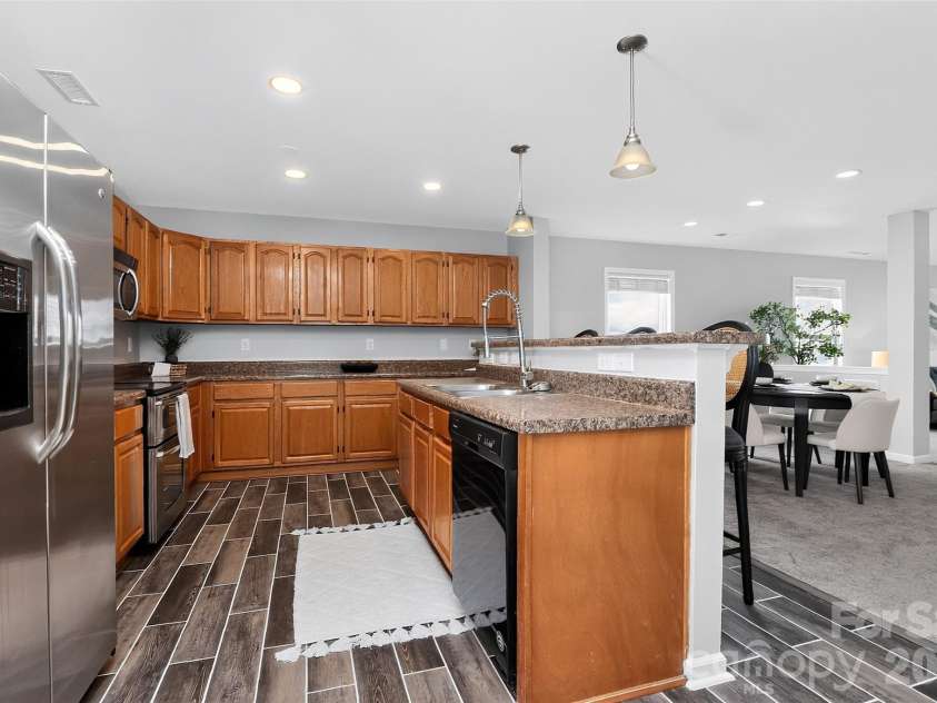 15705 Lakepoint Forest Drive, Charlotte, NC 28278.  MLS# CAR4308712, YatesRealty ID 3385. 