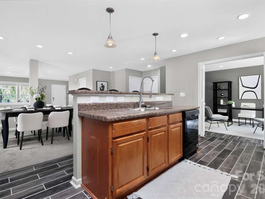 15705 Lakepoint Forest Drive, Charlotte, NC 28278.  MLS# CAR4308712, YatesRealty ID 3385. 