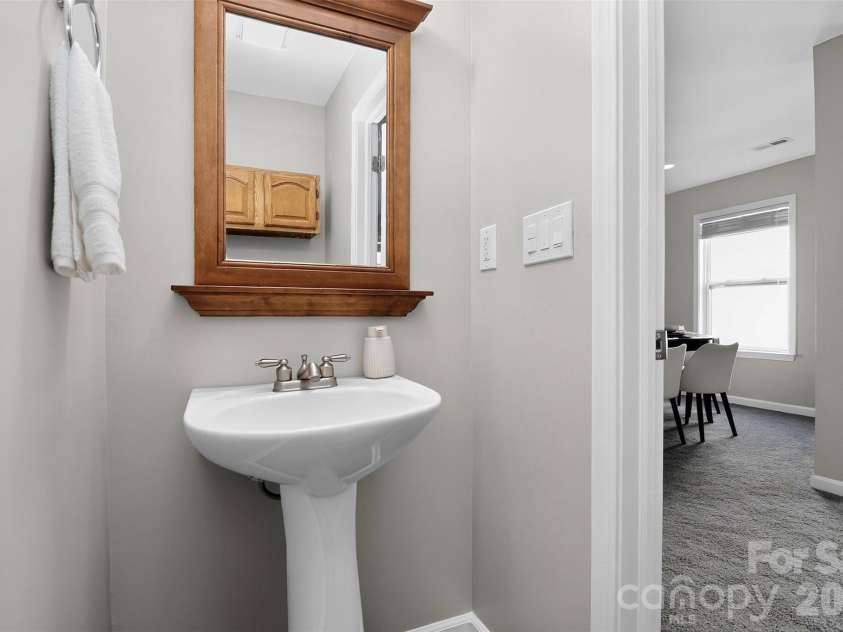 15705 Lakepoint Forest Drive, Charlotte, NC 28278.  MLS# CAR4308712, YatesRealty ID 3385. 