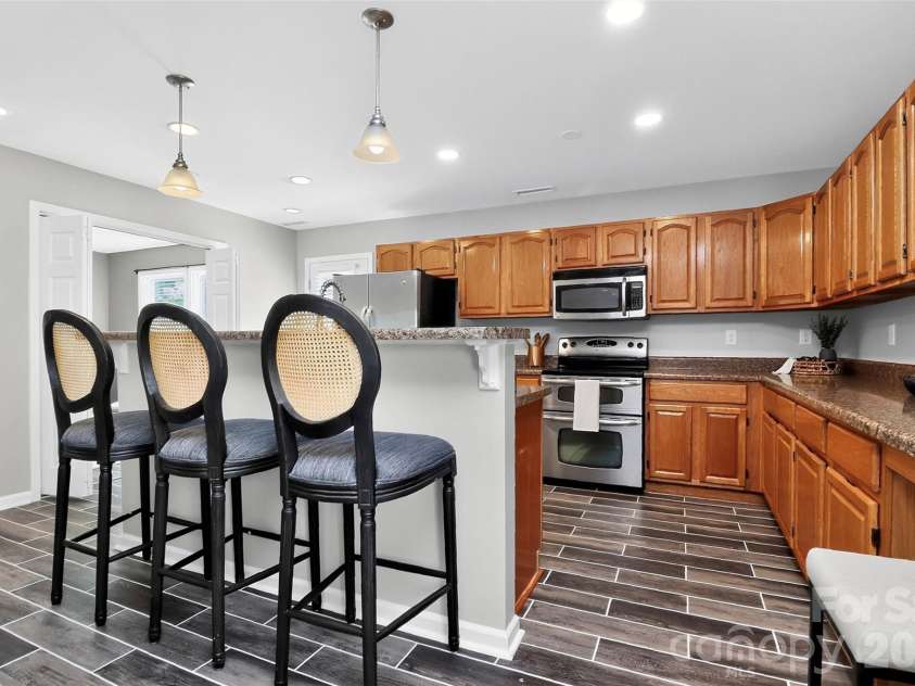 15705 Lakepoint Forest Drive, Charlotte, NC 28278.  MLS# CAR4308712, YatesRealty ID 3385. 