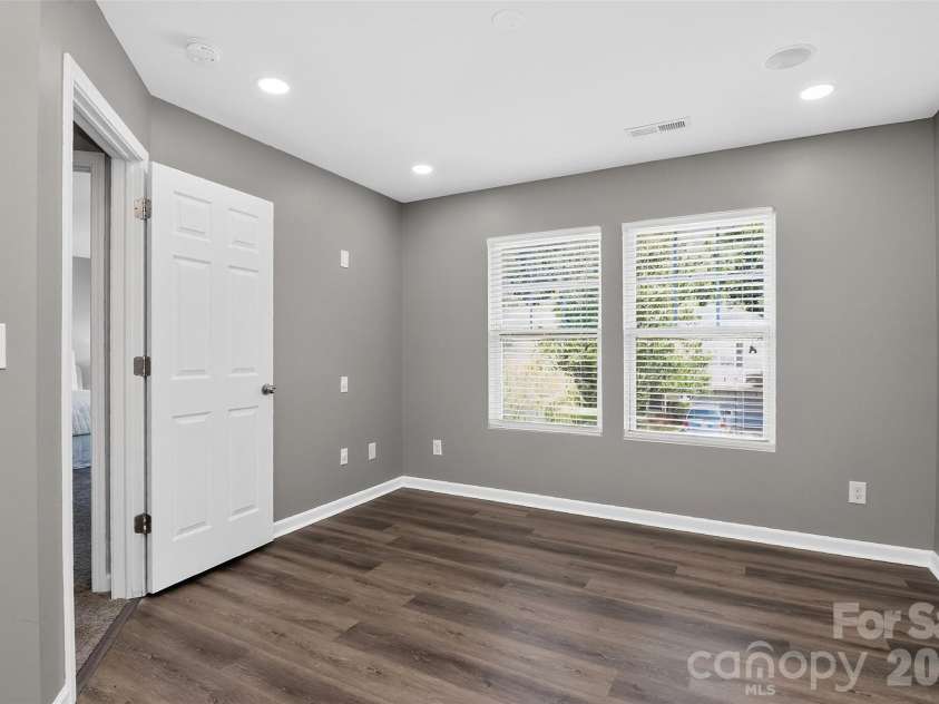 15705 Lakepoint Forest Drive, Charlotte, NC 28278.  MLS# CAR4308712, YatesRealty ID 3385. 