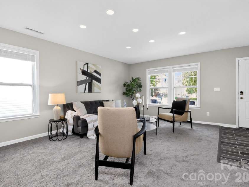 15705 Lakepoint Forest Drive, Charlotte, NC 28278.  MLS# CAR4308712, YatesRealty ID 3385. 