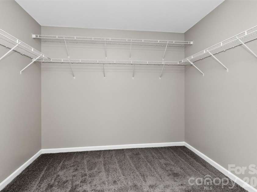 15705 Lakepoint Forest Drive, Charlotte, NC 28278.  MLS# CAR4308712, YatesRealty ID 3385. 