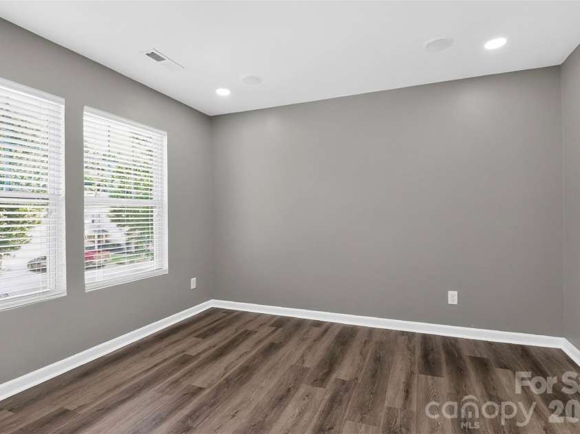 15705 Lakepoint Forest Drive, Charlotte, NC 28278.  MLS# CAR4308712, YatesRealty ID 3385. 