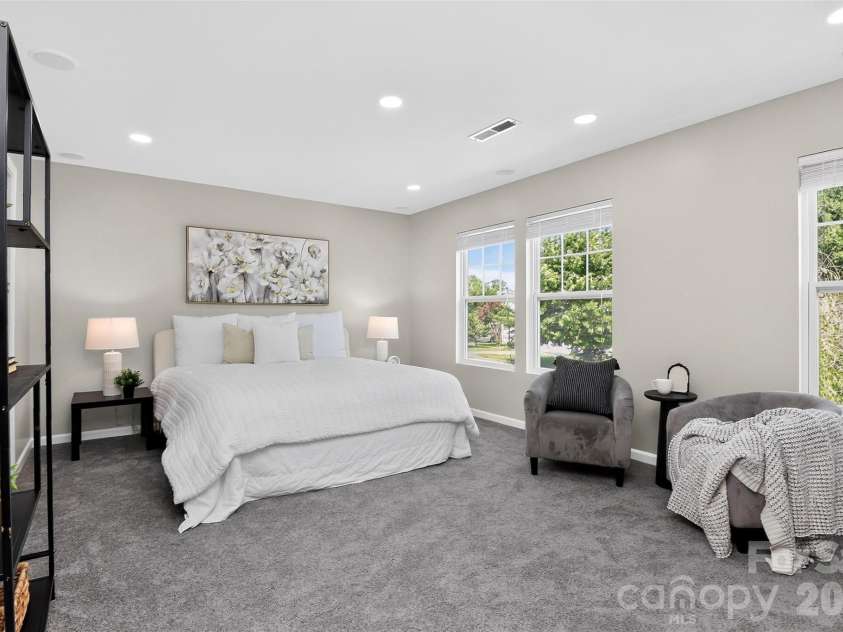 15705 Lakepoint Forest Drive, Charlotte, NC 28278.  MLS# CAR4308712, YatesRealty ID 3385. 
