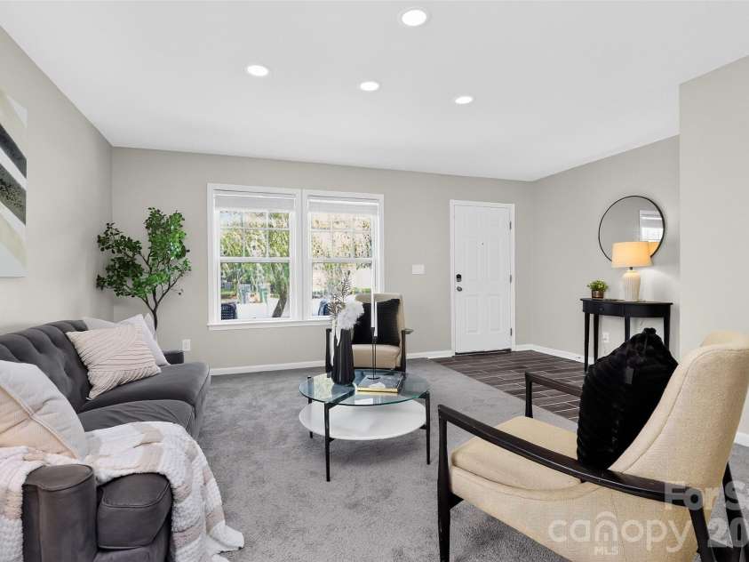 15705 Lakepoint Forest Drive, Charlotte, NC 28278.  MLS# CAR4308712, YatesRealty ID 3385. 