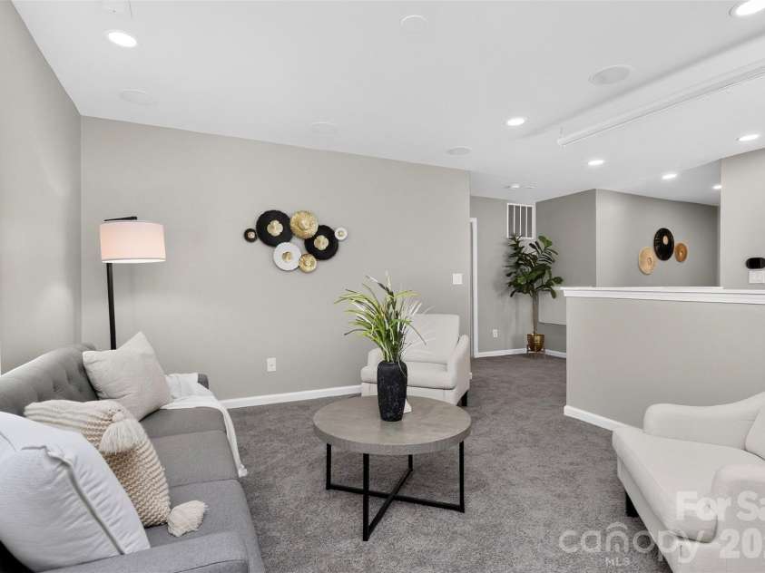 15705 Lakepoint Forest Drive, Charlotte, NC 28278.  MLS# CAR4308712, YatesRealty ID 3385. 