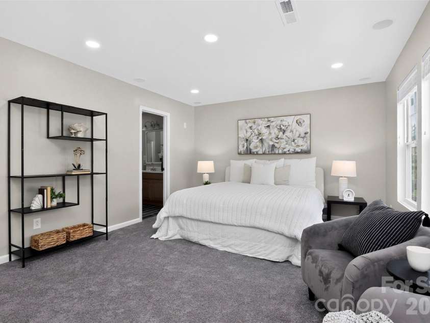 15705 Lakepoint Forest Drive, Charlotte, NC 28278.  MLS# CAR4308712, YatesRealty ID 3385. 