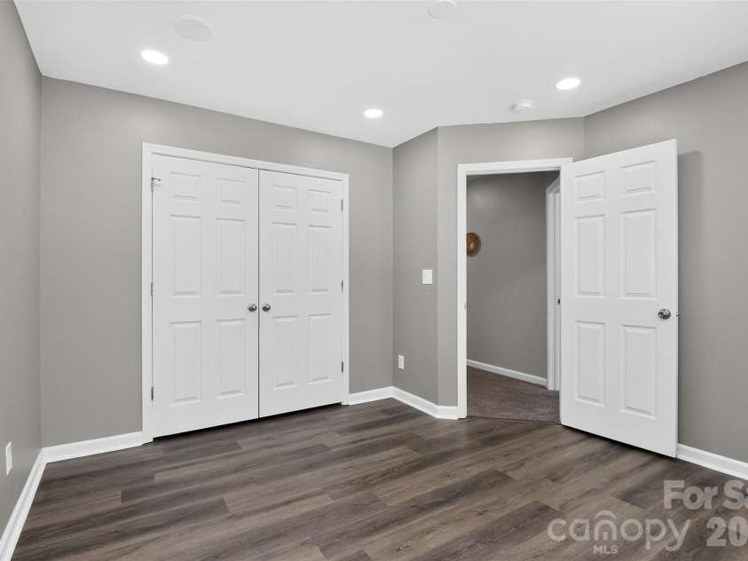 15705 Lakepoint Forest Drive, Charlotte, NC 28278.  MLS# CAR4308712, YatesRealty ID 3385. 