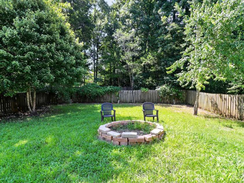 15705 Lakepoint Forest Drive, Charlotte, NC 28278.  MLS# CAR4308712, YatesRealty ID 3385. 