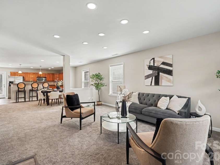 15705 Lakepoint Forest Drive, Charlotte, NC 28278.  MLS# CAR4434280, YatesRealty ID 3385. 