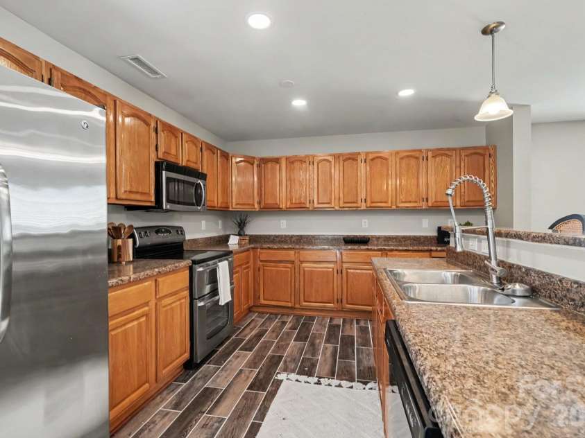 15705 Lakepoint Forest Drive, Charlotte, NC 28278.  MLS# CAR4434280, YatesRealty ID 3385. 