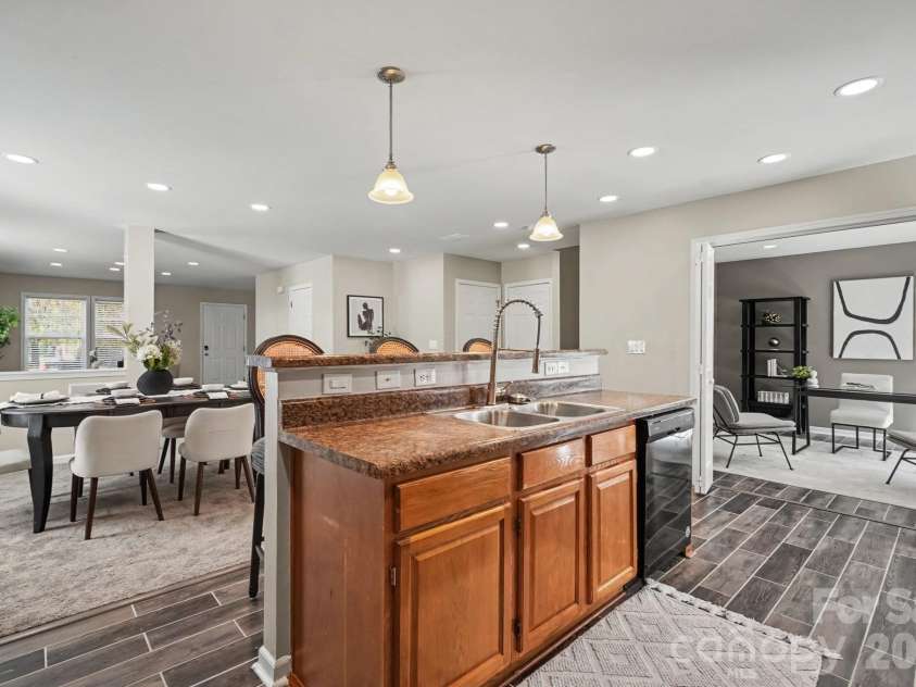15705 Lakepoint Forest Drive, Charlotte, NC 28278.  MLS# CAR4434280, YatesRealty ID 3385. 