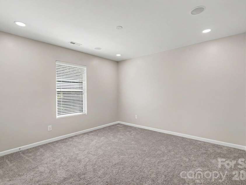 15705 Lakepoint Forest Drive, Charlotte, NC 28278.  MLS# CAR4434280, YatesRealty ID 3385. 