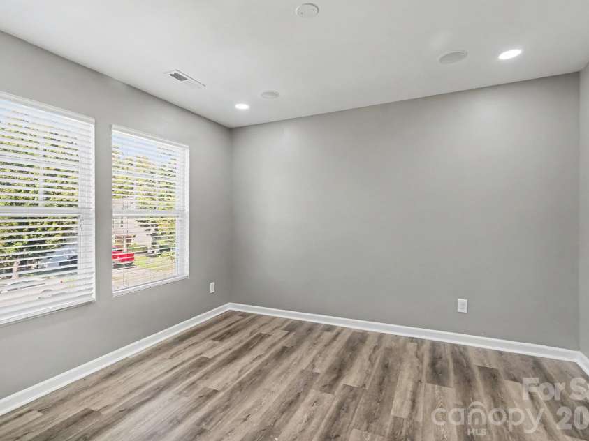 15705 Lakepoint Forest Drive, Charlotte, NC 28278.  MLS# CAR4434280, YatesRealty ID 3385. 