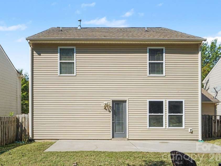 15705 Lakepoint Forest Drive, Charlotte, NC 28278.  MLS# CAR4434280, YatesRealty ID 3385. 