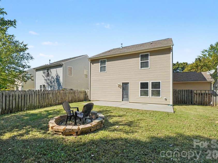 15705 Lakepoint Forest Drive, Charlotte, NC 28278.  MLS# CAR4434280, YatesRealty ID 3385. 