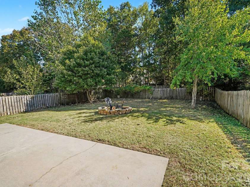 15705 Lakepoint Forest Drive, Charlotte, NC 28278.  MLS# CAR4434280, YatesRealty ID 3385. 
