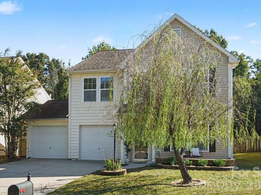 15705 Lakepoint Forest Drive, Charlotte, NC 28278.  MLS# CAR4434280, YatesRealty ID 3385. 