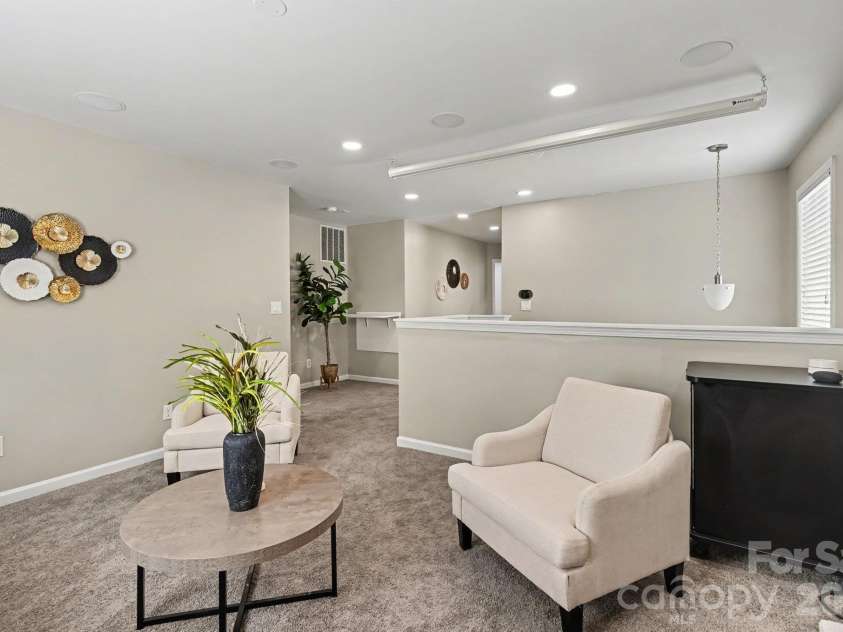 15705 Lakepoint Forest Drive, Charlotte, NC 28278.  MLS# CAR4434280, YatesRealty ID 3385. Family Room/Flex Space