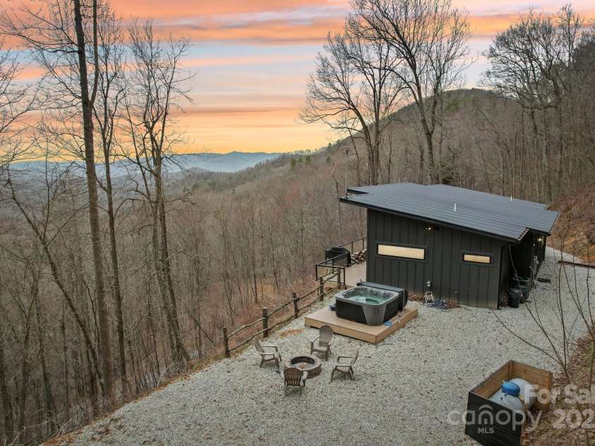 584 Walnut Cove Ridge, Bryson City, NC 28713.  MLS# CAR4232880, YatesRealty ID 3385. 