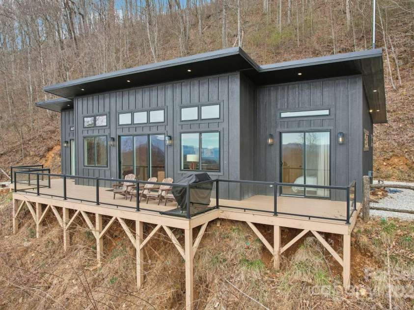 584 Walnut Cove Ridge, Bryson City, NC 28713.  MLS# CAR4232880, YatesRealty ID 3385. 