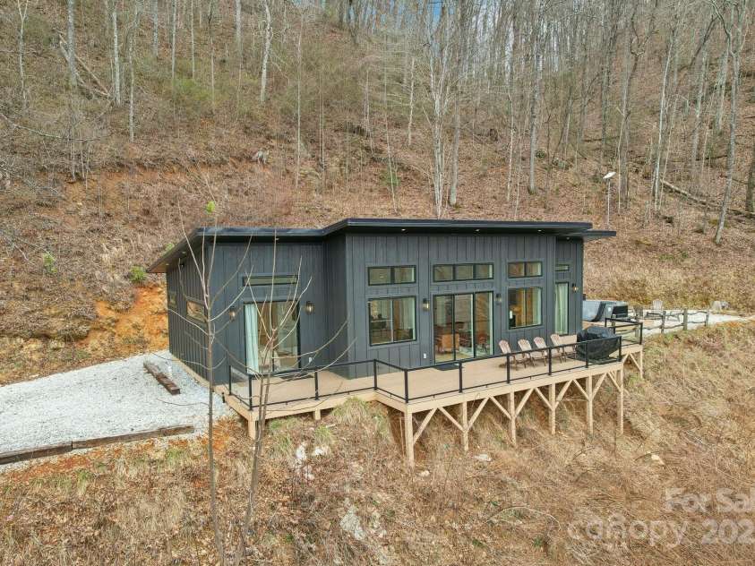584 Walnut Cove Ridge, Bryson City, NC 28713.  MLS# CAR4232880, YatesRealty ID 3385. 