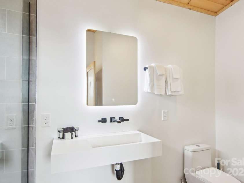 584 Walnut Cove Ridge, Bryson City, NC 28713.  MLS# CAR4232880, YatesRealty ID 3385. 