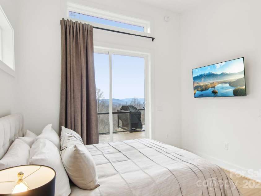 584 Walnut Cove Ridge, Bryson City, NC 28713.  MLS# CAR4232880, YatesRealty ID 3385. 