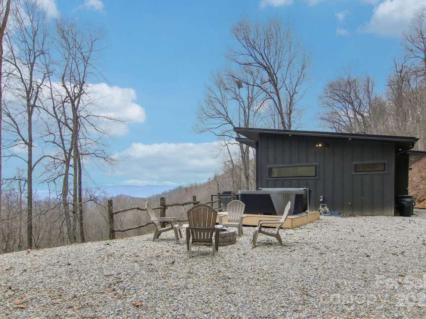 584 Walnut Cove Ridge, Bryson City, NC 28713.  MLS# CAR4232880, YatesRealty ID 3385. 
