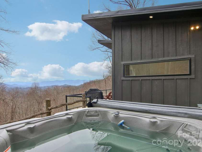 584 Walnut Cove Ridge, Bryson City, NC 28713.  MLS# CAR4232880, YatesRealty ID 3385. 
