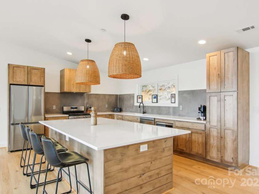 584 Walnut Cove Ridge, Bryson City, NC 28713.  MLS# CAR4232880, YatesRealty ID 3385. All new appliances!