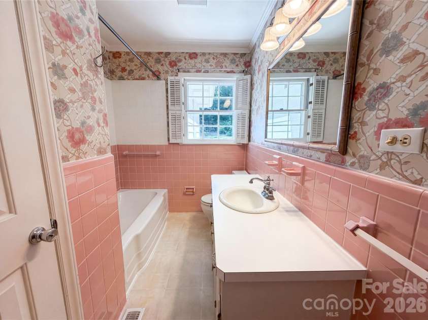 501 Derby Court, Gastonia, NC 28054.  MLS# CAR4397339, YatesRealty ID 33851. 