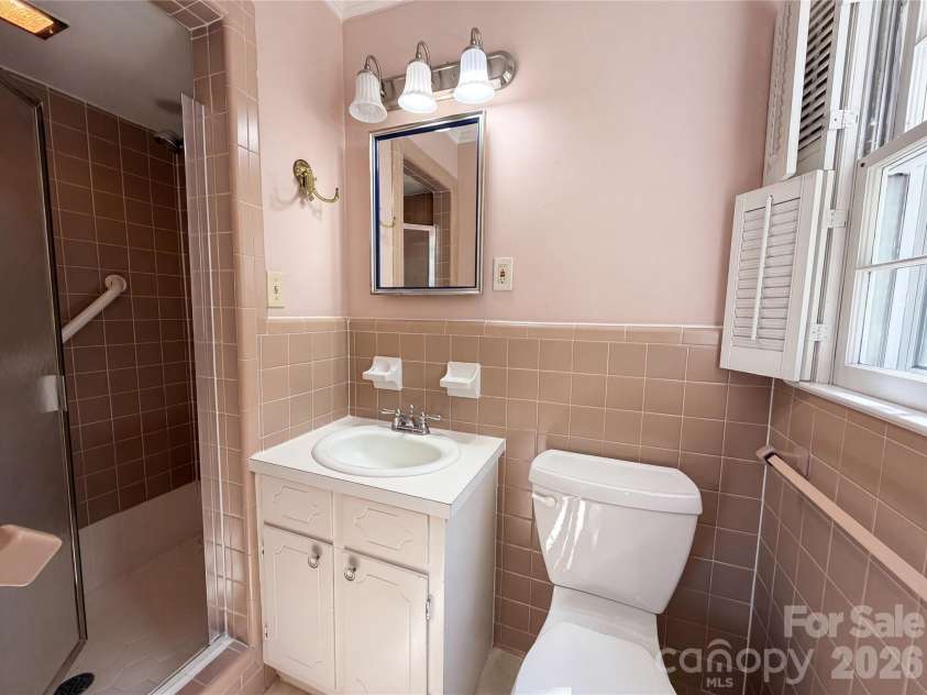 501 Derby Court, Gastonia, NC 28054.  MLS# CAR4397339, YatesRealty ID 33851. 