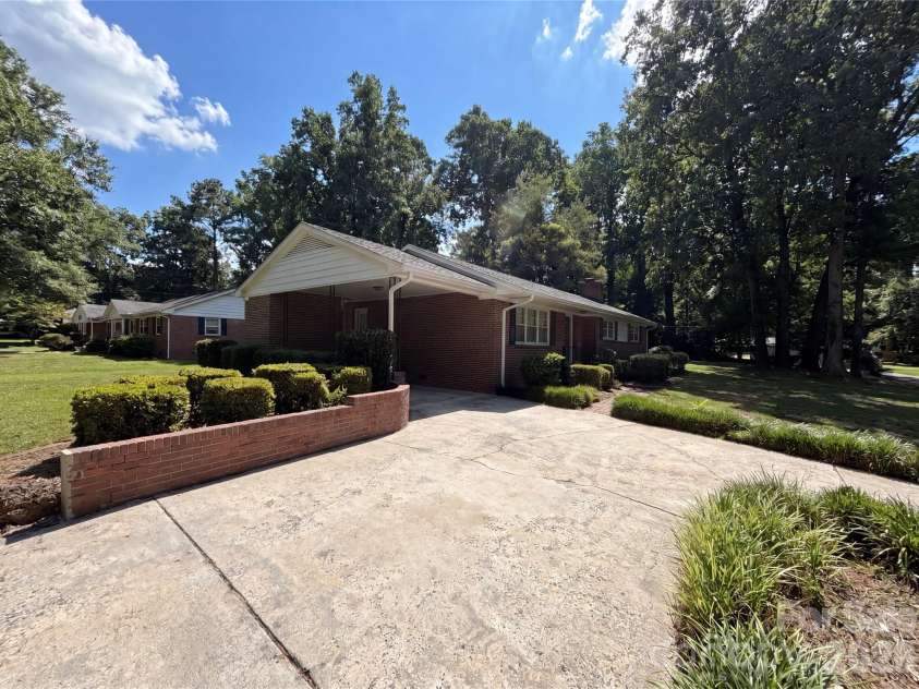 501 Derby Court, Gastonia, NC 28054.  MLS# CAR4397339, YatesRealty ID 33851. 