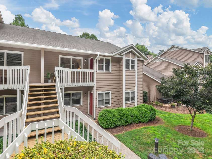 13 Timberlake Drive, Asheville, NC 28803.  MLS# CAR4289602, YatesRealty ID 33852. #13 is Upstairs on Timberlake Dr