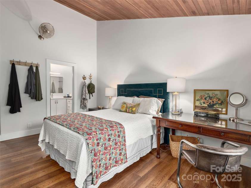 13 Timberlake Drive, Asheville, NC 28803.  MLS# CAR4289602, YatesRealty ID 33852. Primary