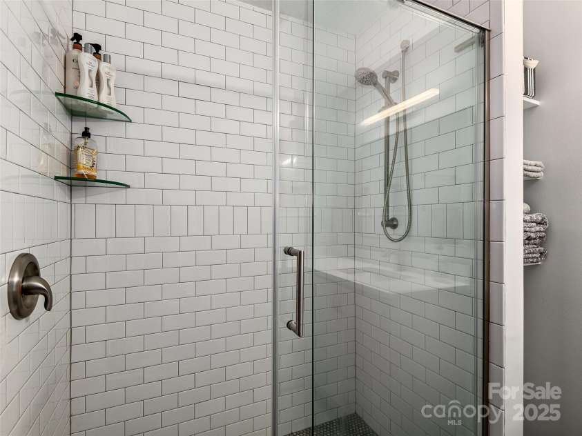 13 Timberlake Drive, Asheville, NC 28803.  MLS# CAR4289602, YatesRealty ID 33852. Primary shower