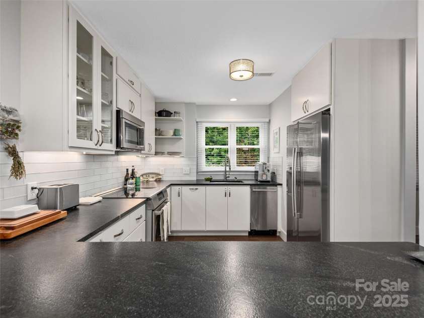13 Timberlake Drive, Asheville, NC 28803.  MLS# CAR4289602, YatesRealty ID 33852. Renovated Custom Kitchen with Bosch Appliances