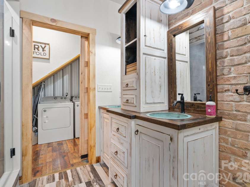 615 Don Felmet Road, Marshall, NC 28753.  MLS# CAR4391093, YatesRealty ID 33852. Primary Bathroom