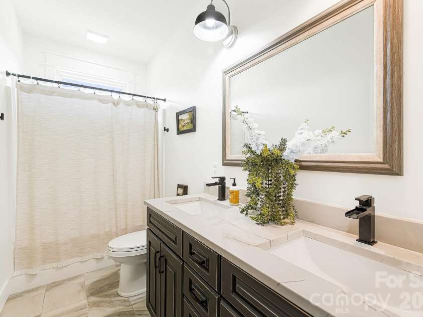 615 Don Felmet Road, Marshall, NC 28753.  MLS# CAR4391093, YatesRealty ID 33852. Second Full bath on Main