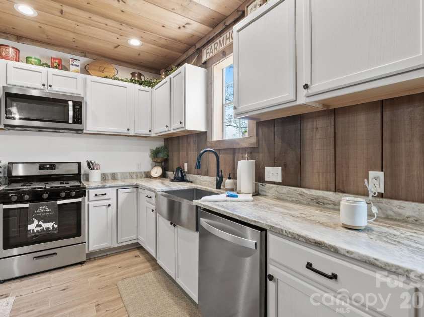 615 Don Felmet Road, Marshall, NC 28753.  MLS# CAR4391093, YatesRealty ID 33852. Spacious full kitchen