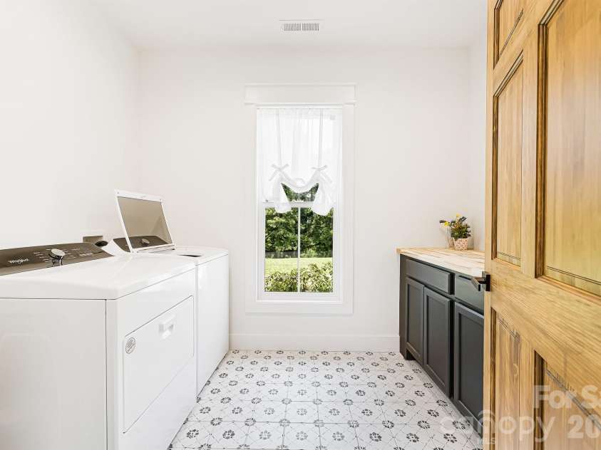 615 Don Felmet Road, Marshall, NC 28753.  MLS# CAR4391093, YatesRealty ID 33852. Spacious Laundry room