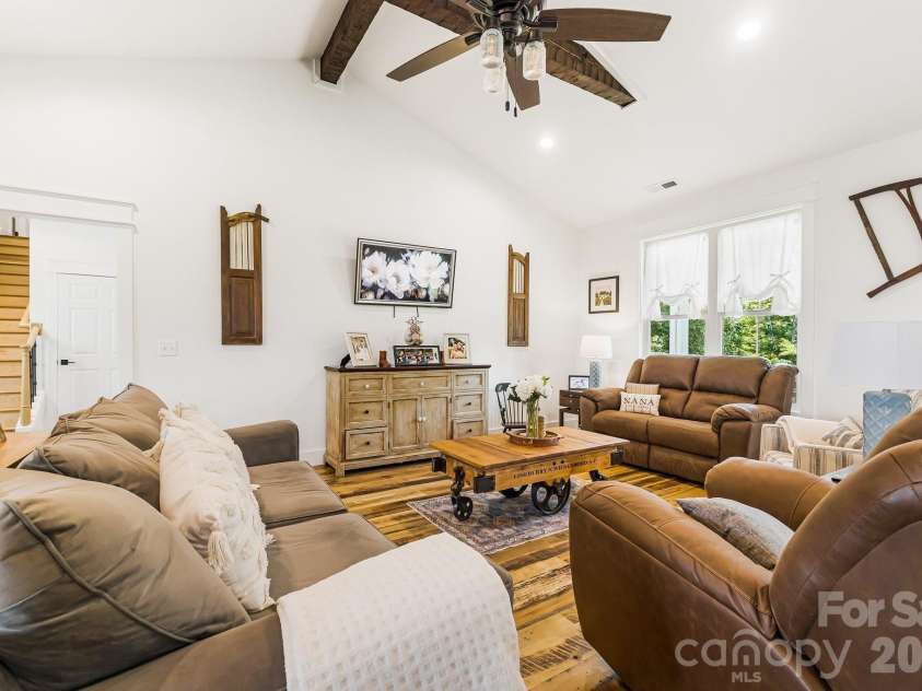 615 Don Felmet Road, Marshall, NC 28753.  MLS# CAR4391093, YatesRealty ID 33852. Spacious living area