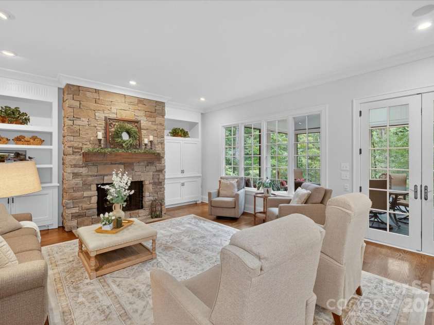 10535 Island Point Road, Charlotte, NC 28278.  MLS# CAR4290819, YatesRealty ID 33854. 