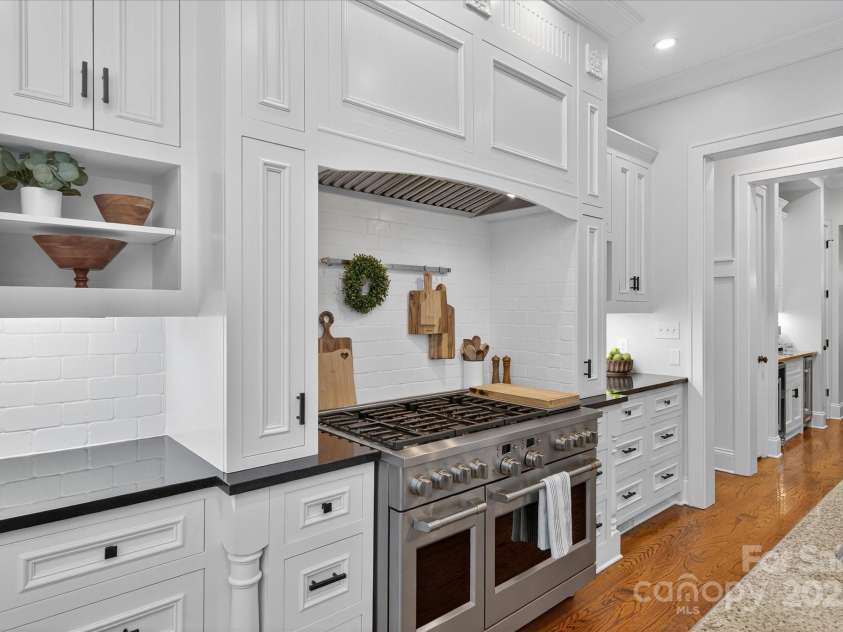 10535 Island Point Road, Charlotte, NC 28278.  MLS# CAR4290819, YatesRealty ID 33854. 