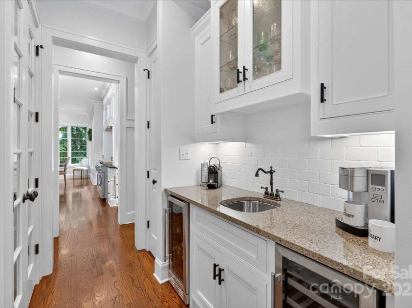 10535 Island Point Road, Charlotte, NC 28278.  MLS# CAR4290819, YatesRealty ID 33854. 