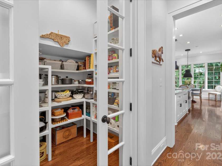 10535 Island Point Road, Charlotte, NC 28278.  MLS# CAR4290819, YatesRealty ID 33854. 