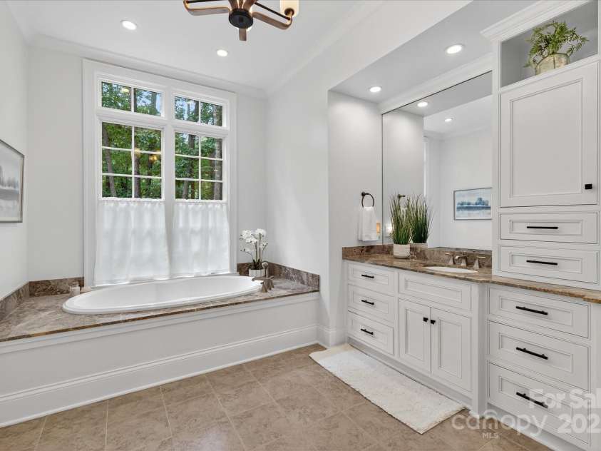 10535 Island Point Road, Charlotte, NC 28278.  MLS# CAR4290819, YatesRealty ID 33854. 