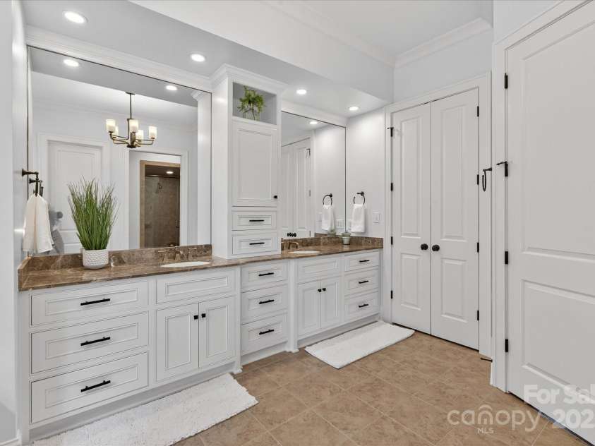 10535 Island Point Road, Charlotte, NC 28278.  MLS# CAR4290819, YatesRealty ID 33854. 